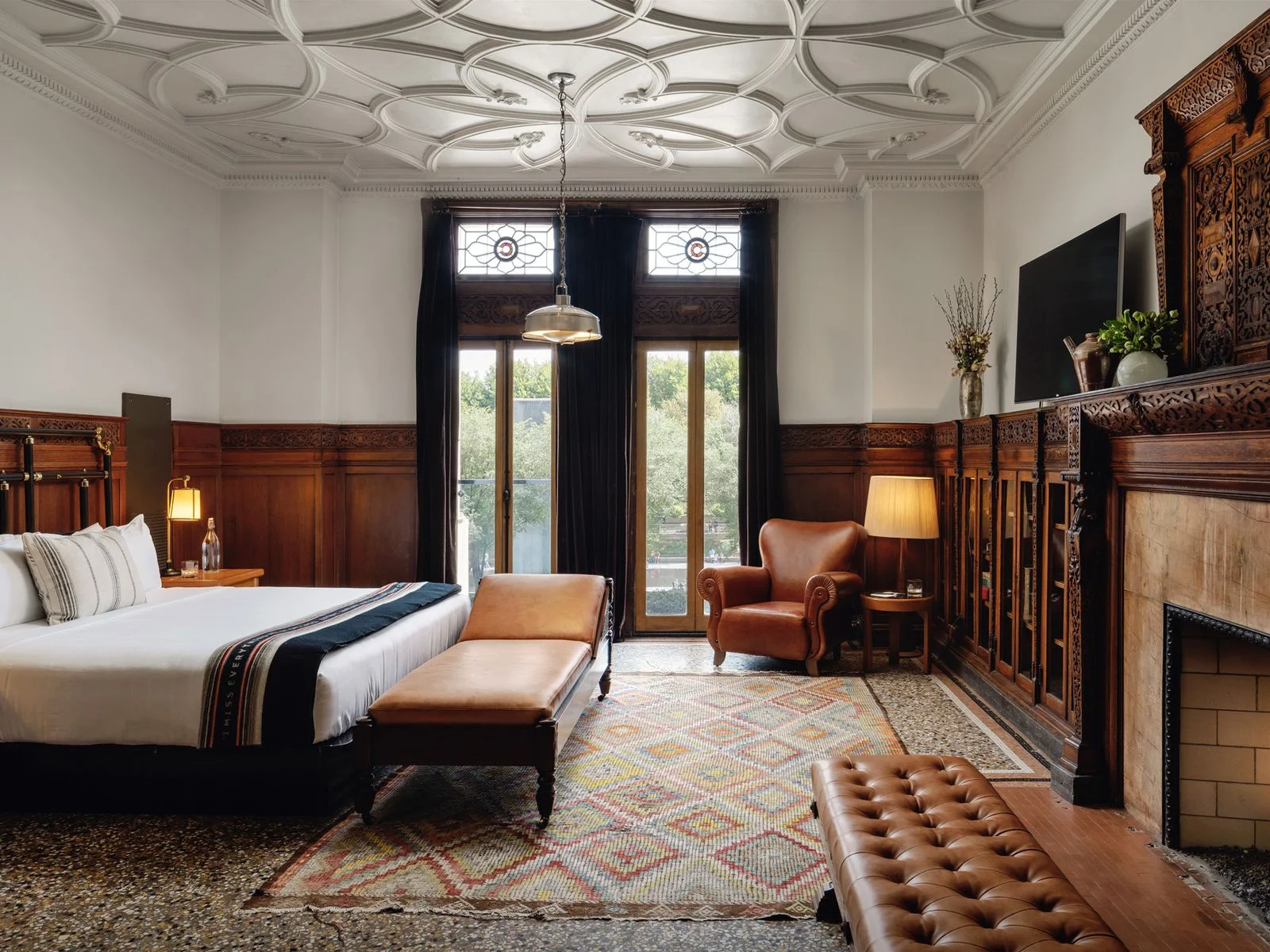 Where to Stay in Chicago If You Like to Eat