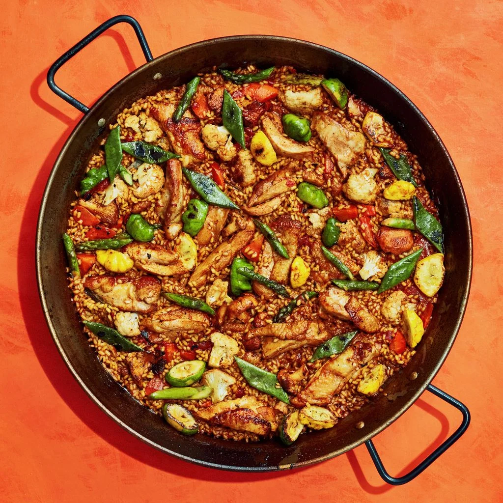 Skinon chicken thighs chanterelles pattypan squash carrots cauliflower romano beans asparagus paprika grated tomatoes...
